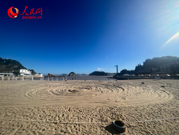 東岙沙灘風(fēng)景。人民網(wǎng) 歐陽(yáng)易佳攝